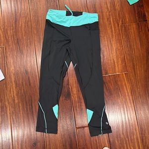 Grey Lululemon cropped legging. size 4, runs like size 2.